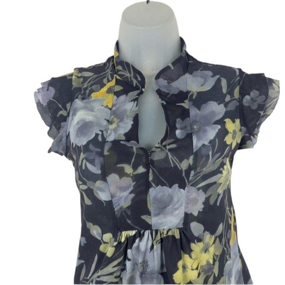 Daisy & Clover Floral V-neck Top Sz M